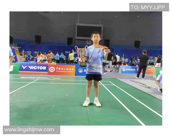 深圳羽毛球队在全国团队协作排行榜中荣登第十名展现出色团队精神与实力 深圳羽毛球队在全国团队协作排行榜中荣登第十名展现出色团队精神与实力