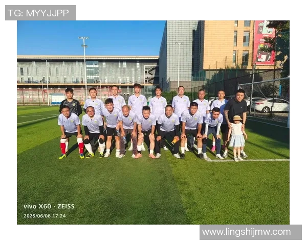 赛后复盘分析深圳足球队与杭州足球队的竞技状态与表现对比 赛后复盘分析深圳足球队与杭州足球队的竞技状态与表现对比